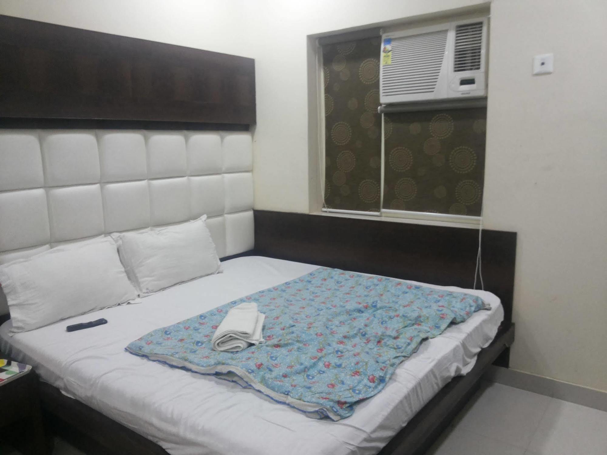 Hotel Pink City @ Opposite New Delhi Railway Station Paharganj Exterior photo